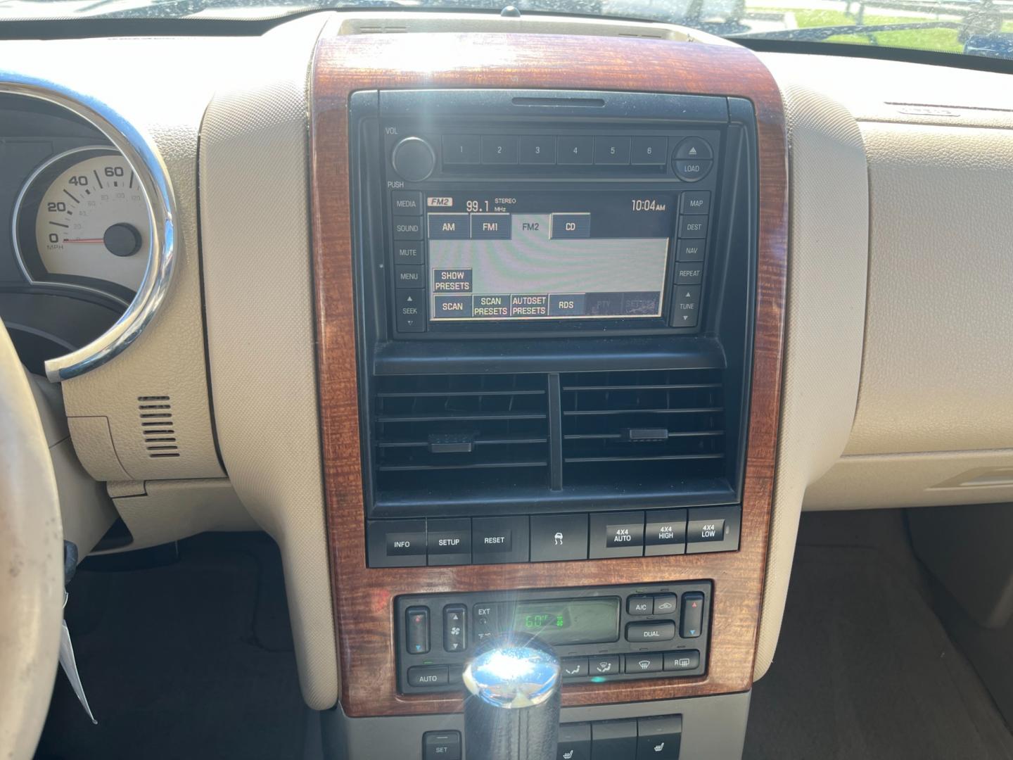 2006 maroom /TAN Ford Explorer Eddie Bauer 4.6L 4WD (1FMEU74816U) with an 4.6L V8 SOHC 16V engine, 6-Speed Automatic Overdrive transmission, located at 14700 Tomball Parkway 249, Houston, TX, 77086, (281) 444-2200, 29.928619, -95.504074 - Photo#14